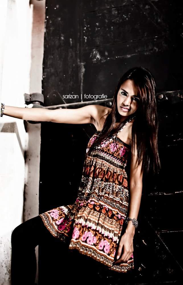 Female model photo shoot of Prathz