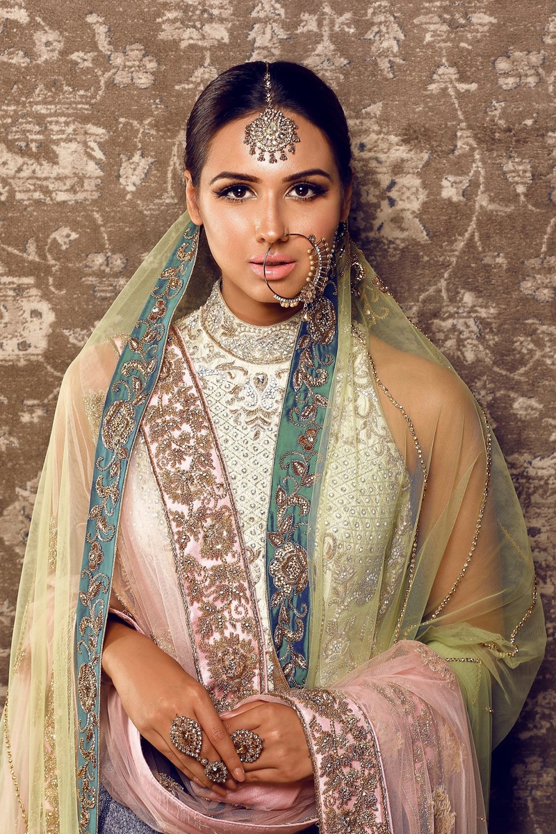 Female model photo shoot of Priyankalahiri