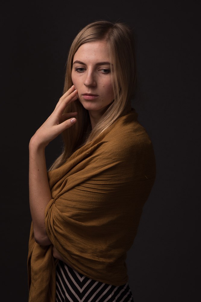Female model photo shoot of Anna Kochevarova