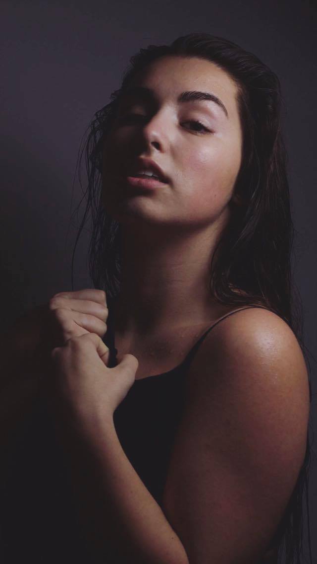Female model photo shoot of alexfiallos