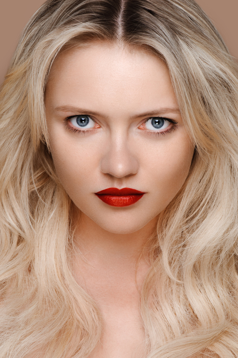 Female model photo shoot of Eliza Kova