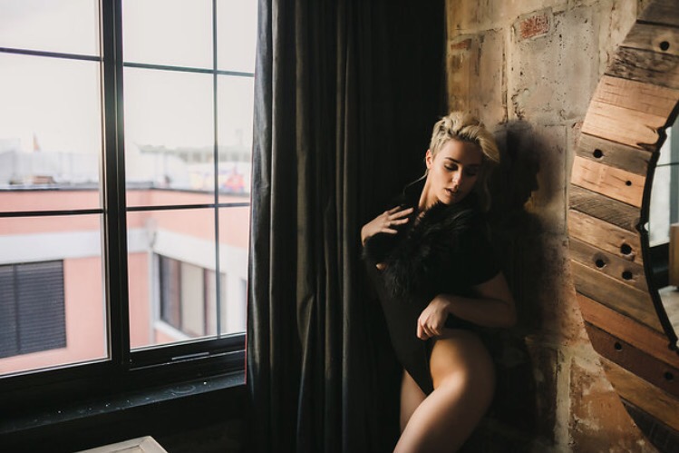 Female model photo shoot of Kitty Perrelli