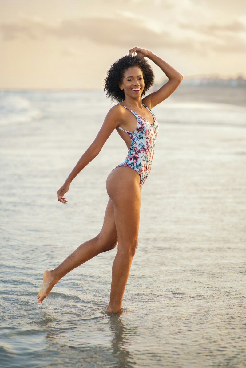 Female model photo shoot of Shan Belize 