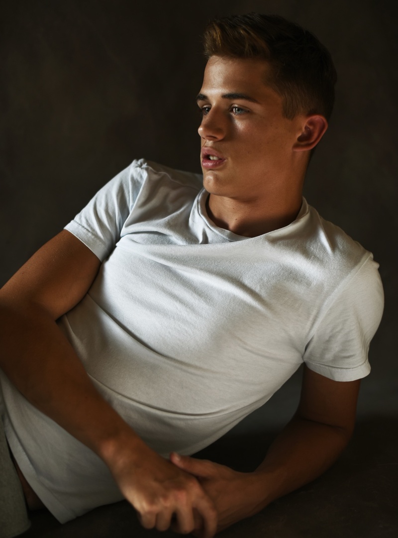 Male model photo shoot of Eddie Giron