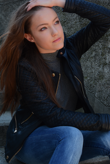 Female model photo shoot of Elena Nadeshka