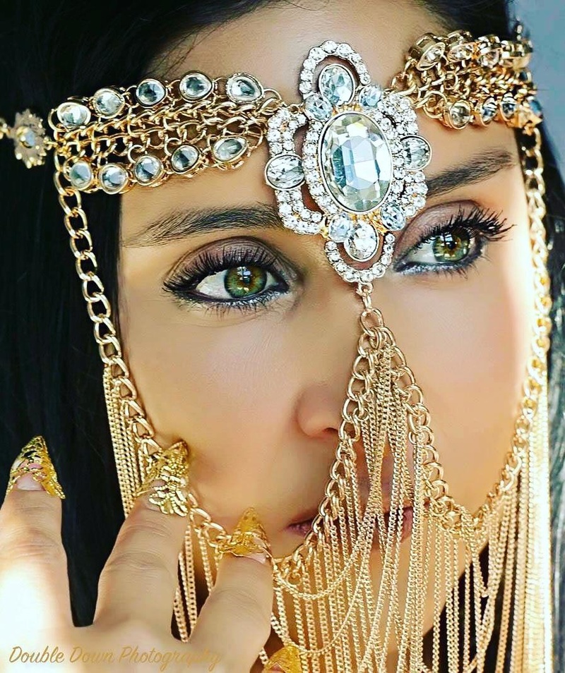 Female model photo shoot of rahha