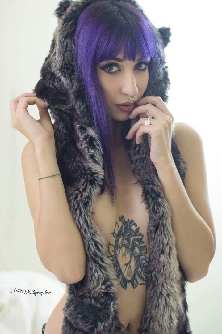 Female model photo shoot of AuroraDrew