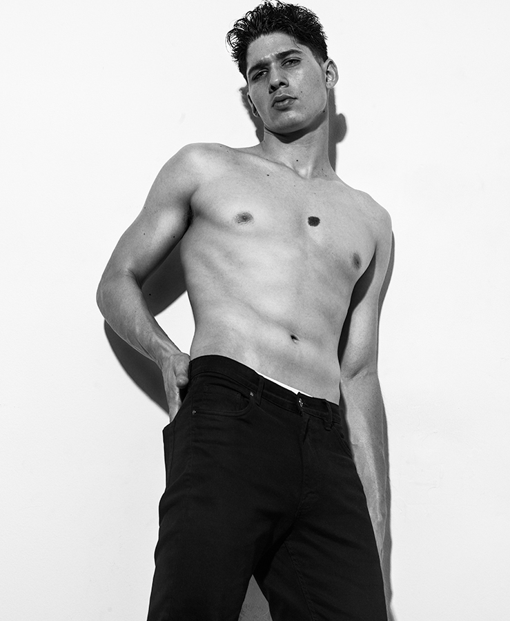 Male model photo shoot of Villasenorevan