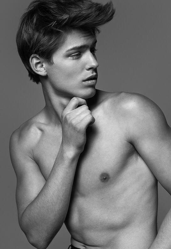 Male model photo shoot of MattDealy
