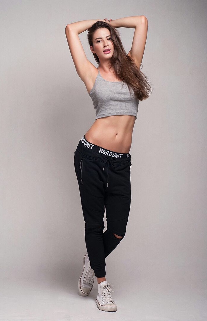 Female model photo shoot of Ketryn caldas