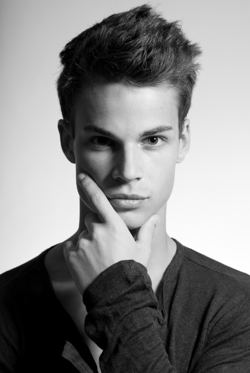 Male model photo shoot of Alex Klutz
