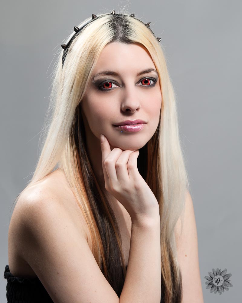 Female model photo shoot of Vyxxen