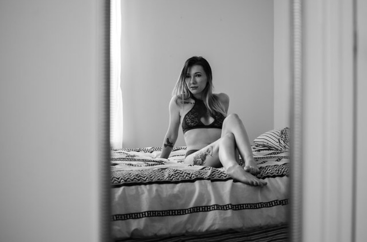 Female model photo shoot of MomentsByMoriel