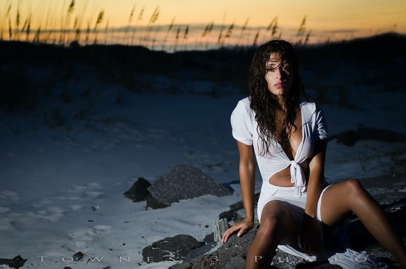 Female model photo shoot of MelinaCelis