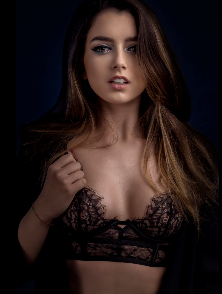 Female model photo shoot of LorenaMaria
