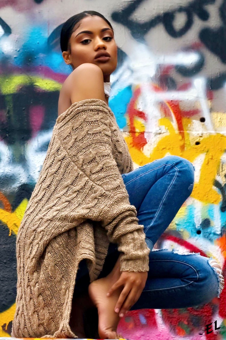 Female model photo shoot of Aiyana Burnell