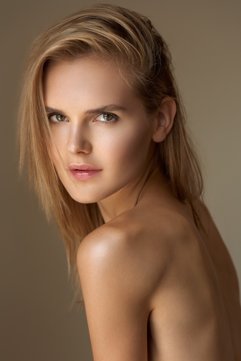 Female model photo shoot of Simona A