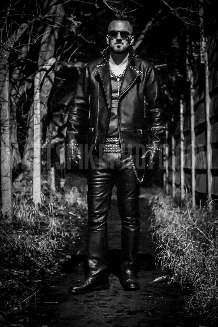 Male model photo shoot of darrenbowler