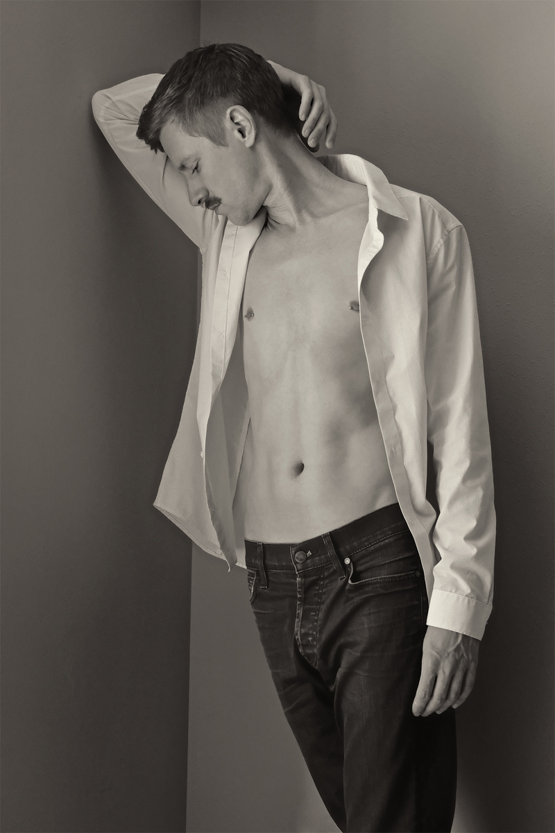Male model photo shoot of DerekCruz by Gordon Nebeker