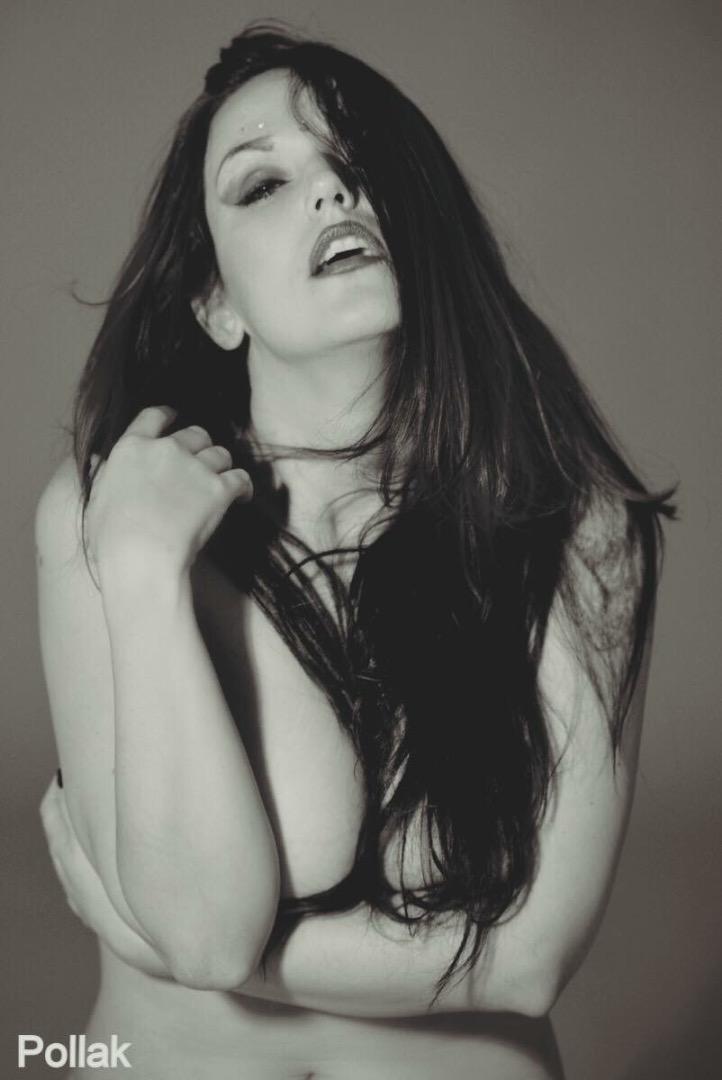Female model photo shoot of Martyna_Smith