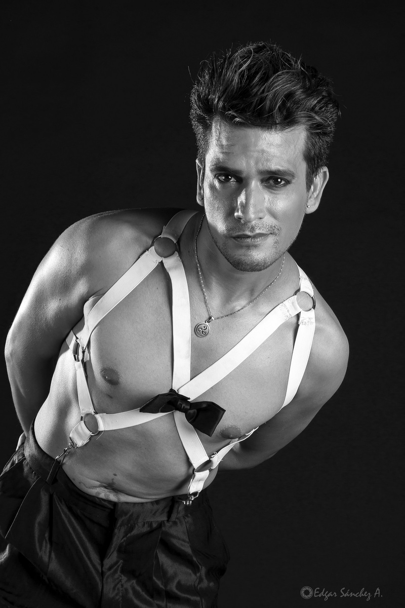 Male model photo shoot of Edgar Sanchez