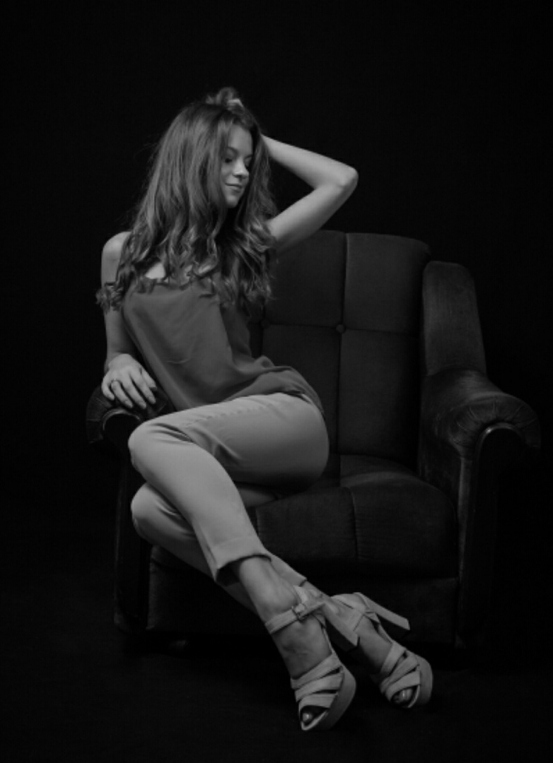 Female model photo shoot of Laura Hudson