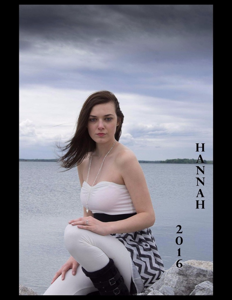 Female model photo shoot of HannahRae18