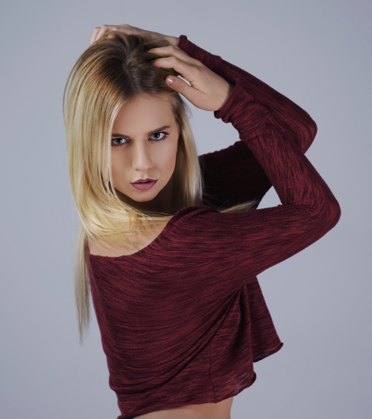 Female model photo shoot of Kendylbv