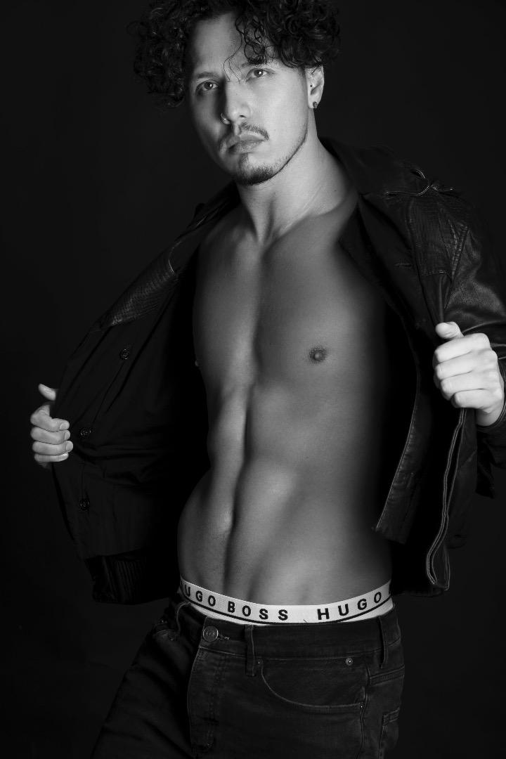Male model photo shoot of Martin Phan