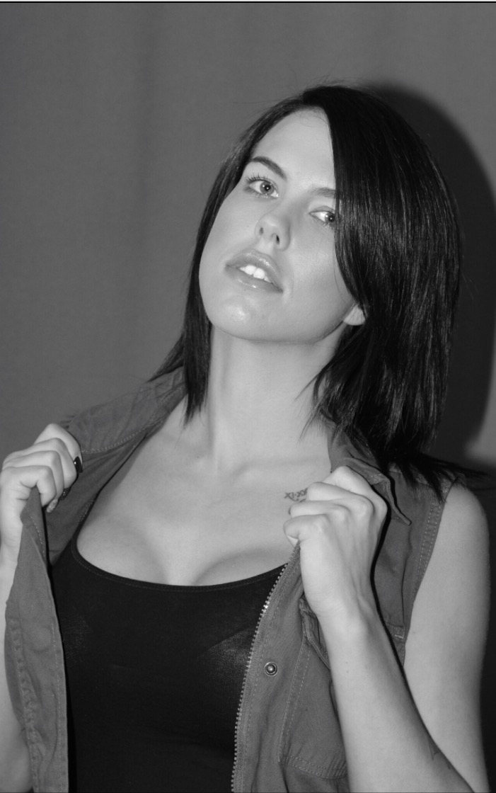 Female model photo shoot of Mandyy