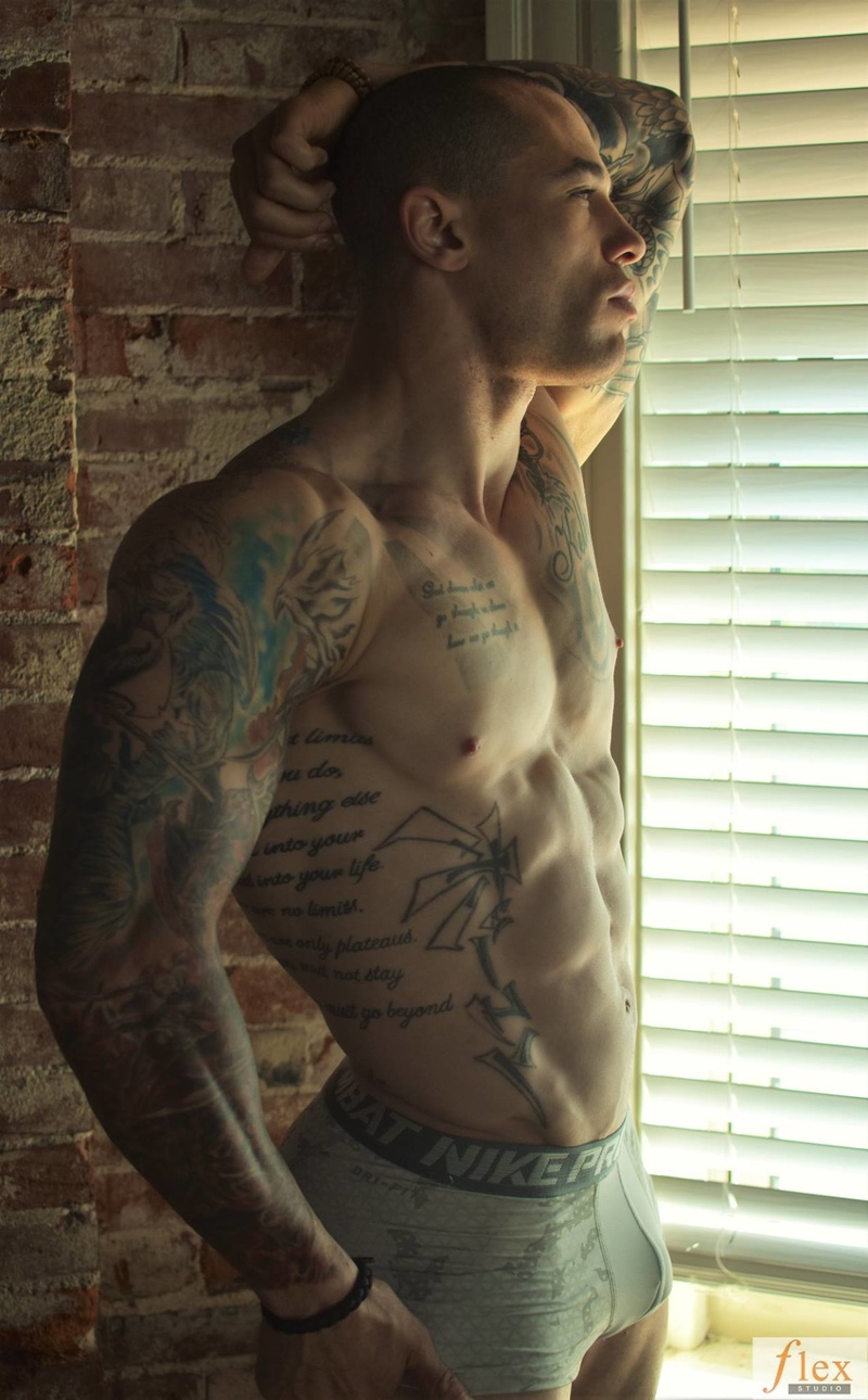 Male model photo shoot of Aris Bowen