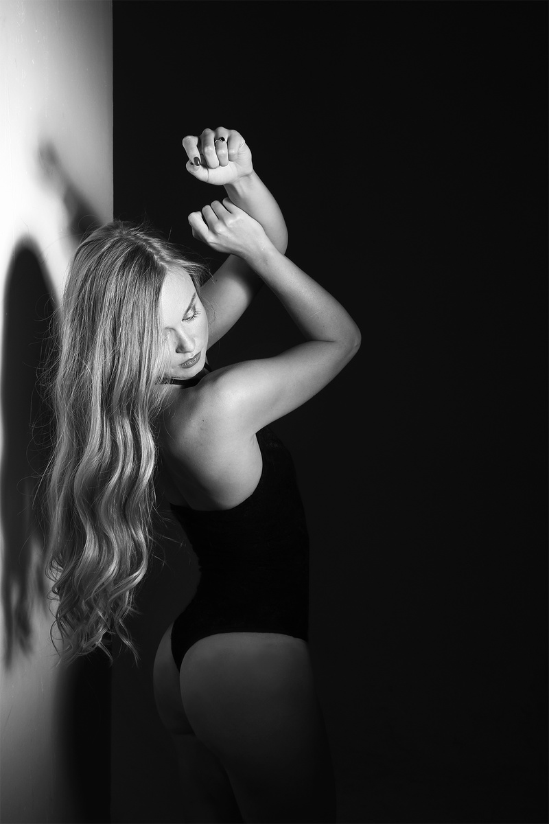 Female model photo shoot of Elen Deliss