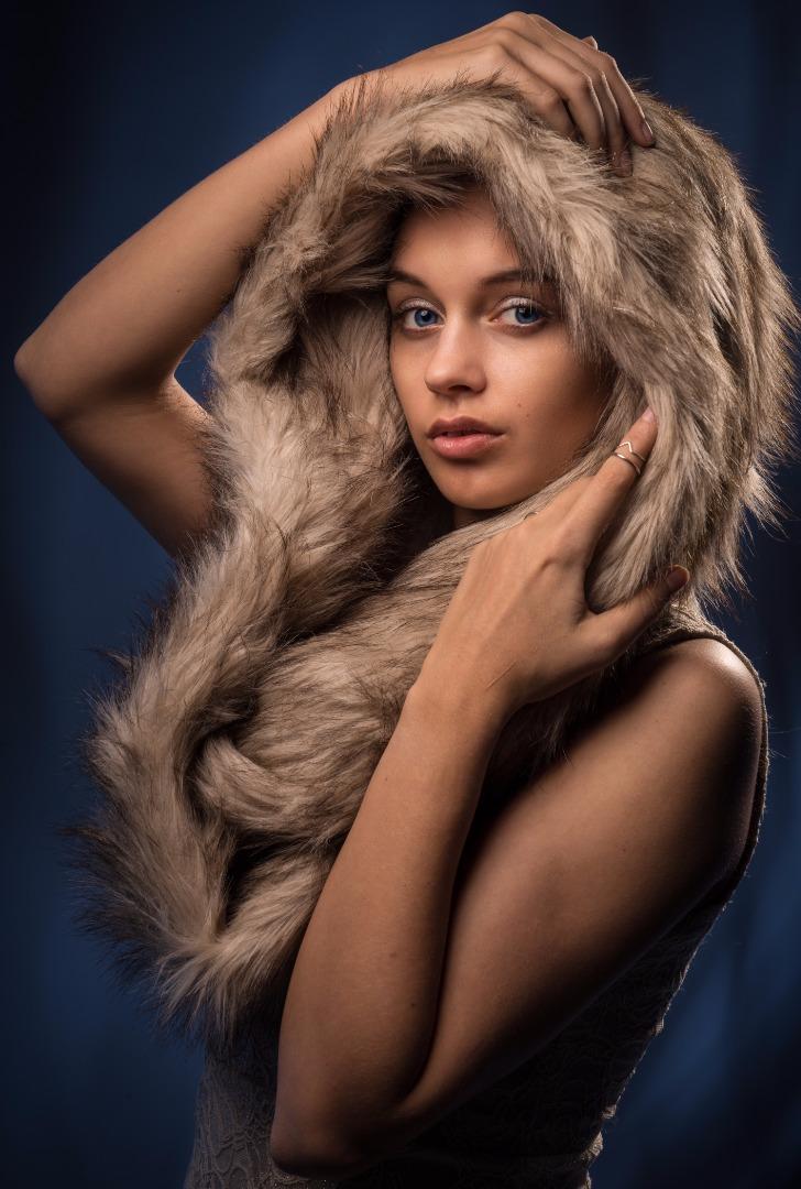 Female model photo shoot of Makenzie Long