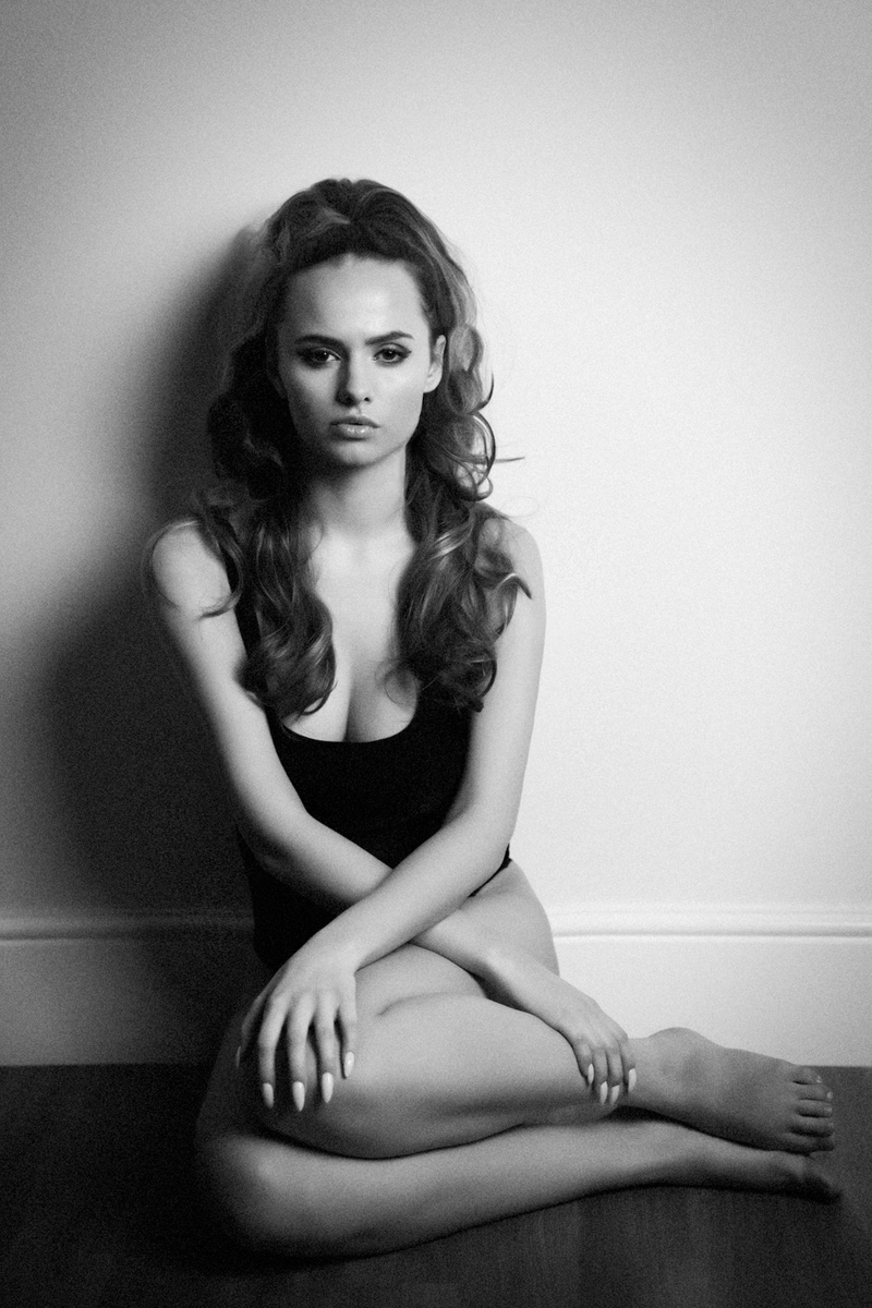 Female model photo shoot of Amy Holden