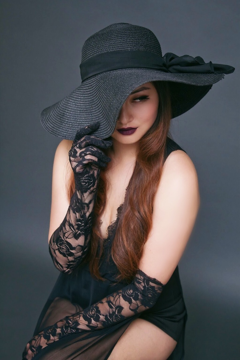 Female model photo shoot of Alvina Lu