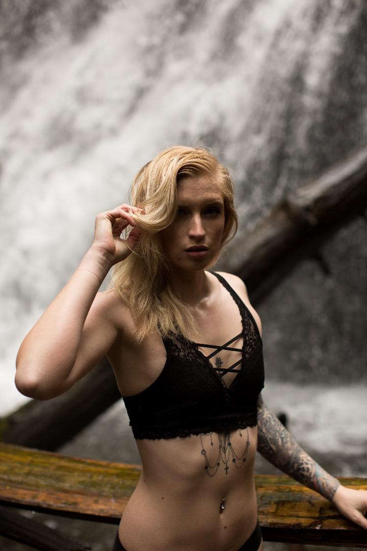 Female model photo shoot of Jessica_fitqueen