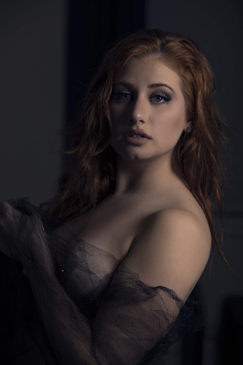 Female model photo shoot of ScarlettMadison