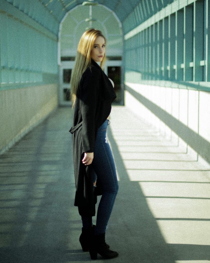 Female model photo shoot of AmandaShaw 