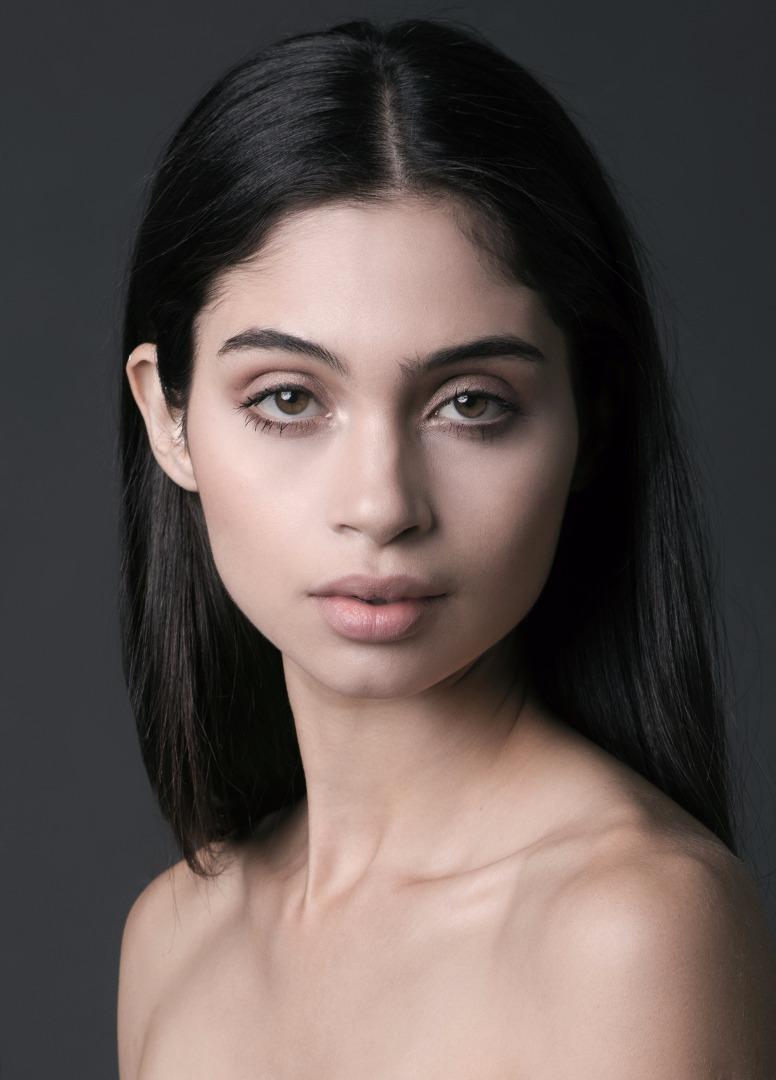 Female model photo shoot of MakeupNHair by Ochanya