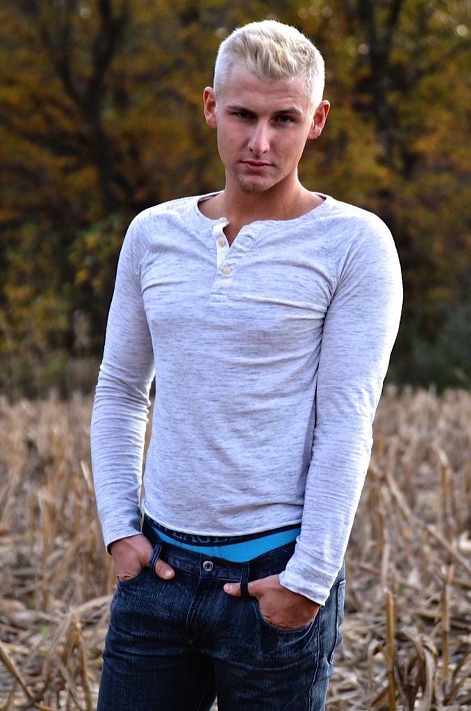 Male model photo shoot of Maxywell Carlton
