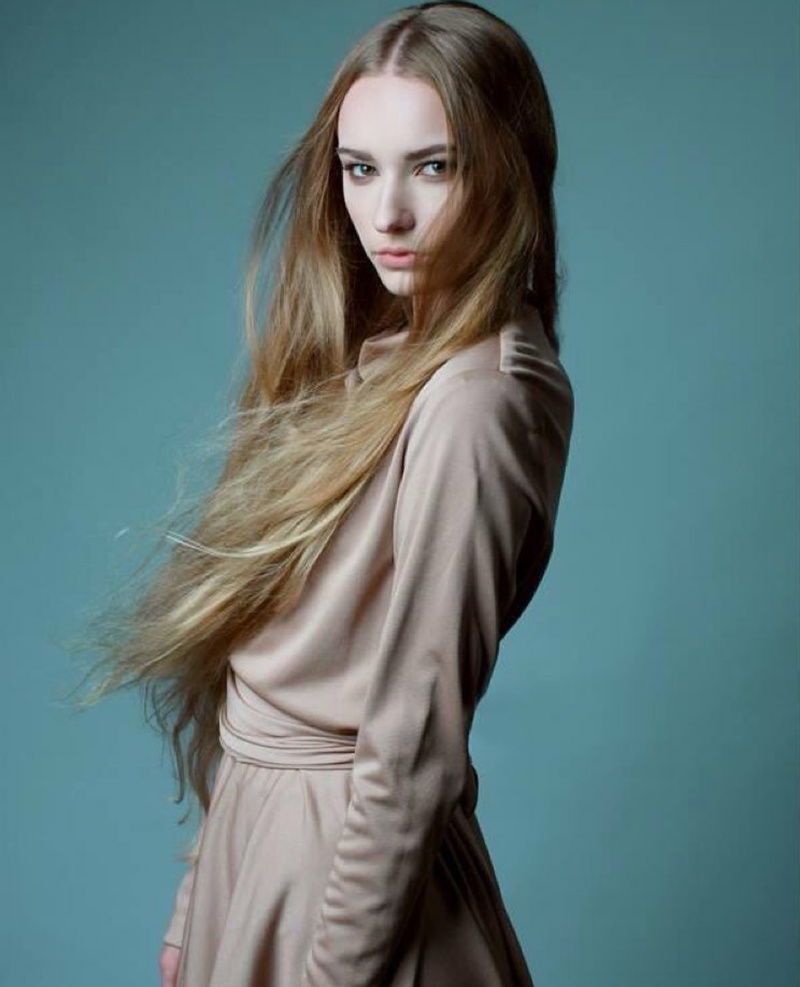 Female model photo shoot of Chelsea Caddick