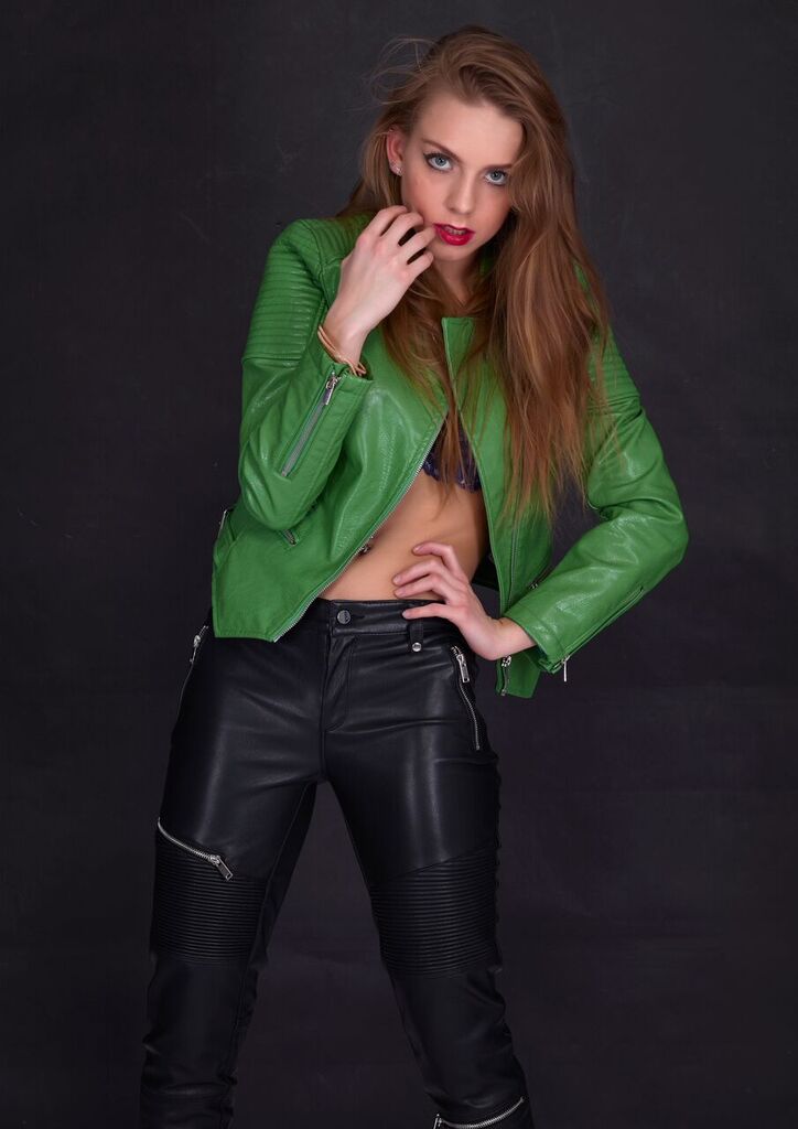 Female model photo shoot of Andrea Oldereide in Neuchatêl