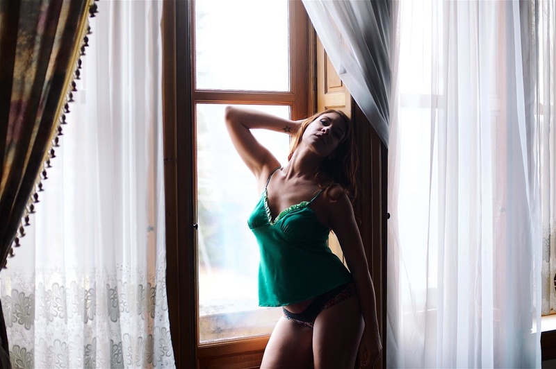 Female model photo shoot of Lindsay Rachelle in Stirling Guest Hotel