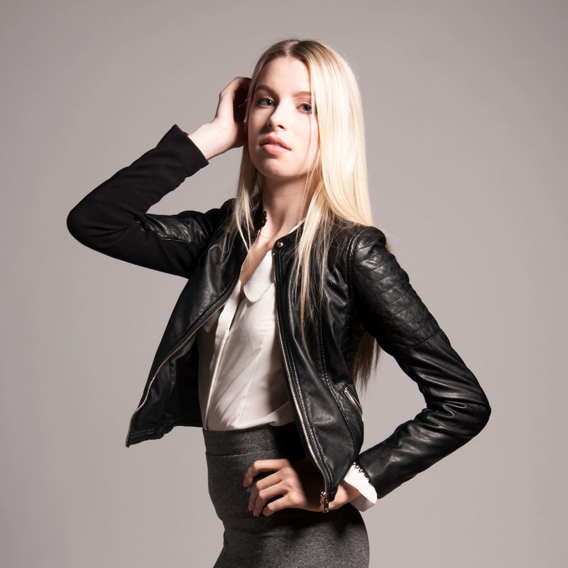 Female model photo shoot of Yulia Vizel in Toronto