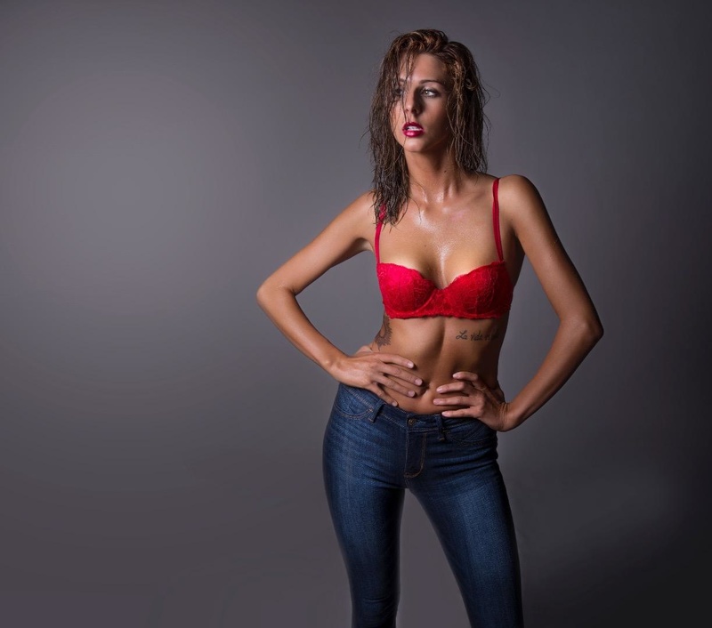 Female model photo shoot of rachel rich 