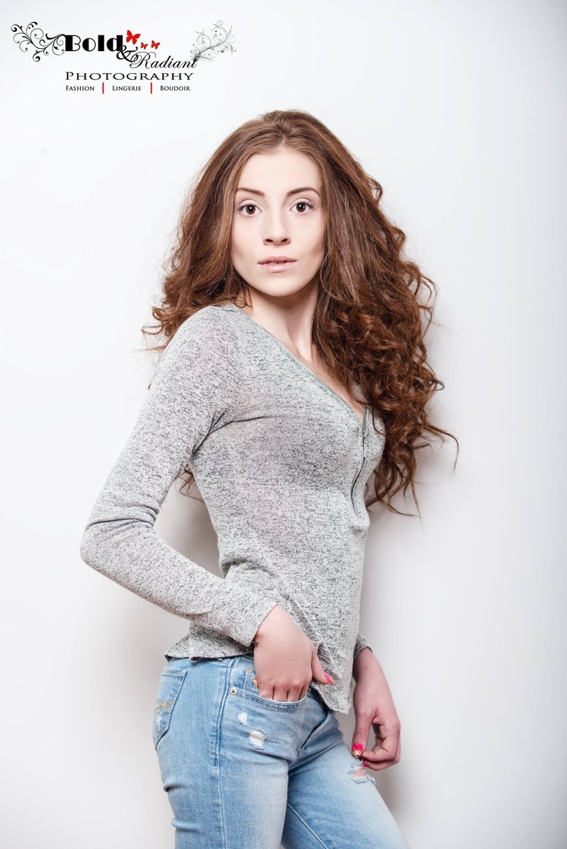 Female model photo shoot of Slaylorking