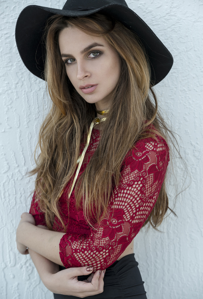 Female model photo shoot of AliceLopez