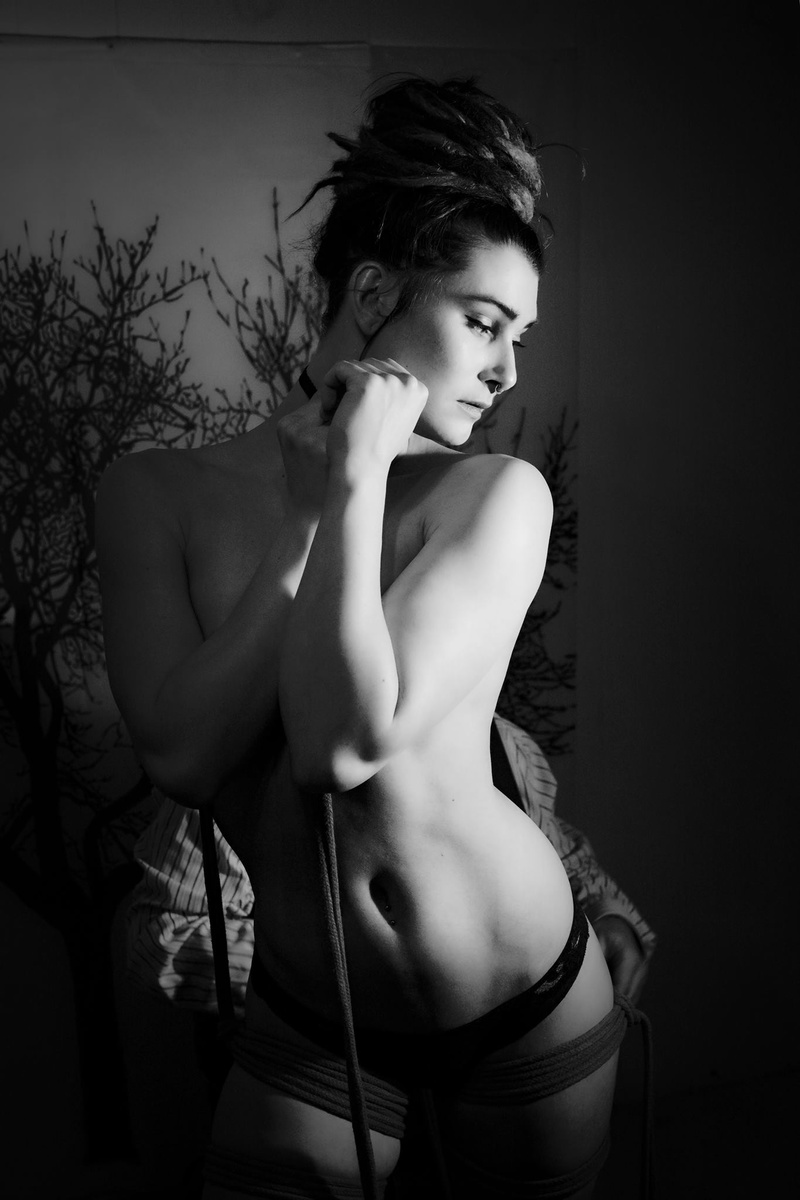 Female model photo shoot of Emily Longevity