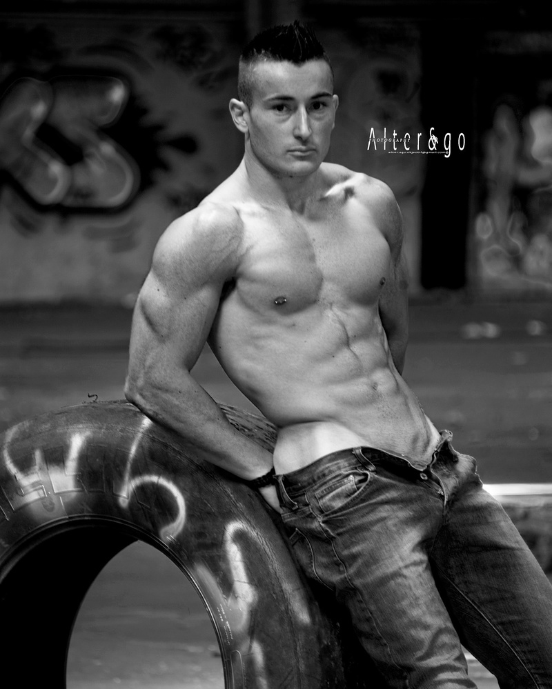 Male model photo shoot of Romain Alterego