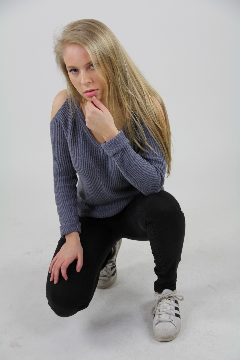 Female model photo shoot of Alicepicard